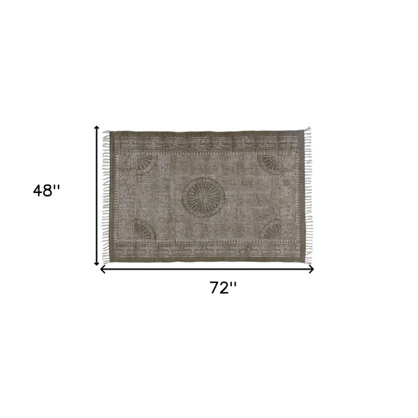 4’ x 6’ Putty Distressed Medallion Area Rug