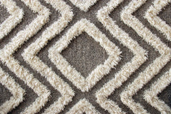 5’ x 7’ Gray and White Diamond Area Rug