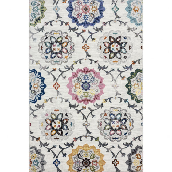 5' x 8' White Floral Quatrefoil Area Rug