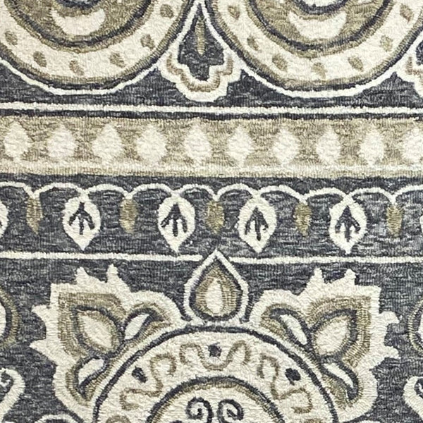 5' x 7' Gray and Beige Boho Chic Area Rug