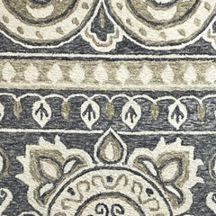 5' x 7' Gray and Beige Boho Chic Area Rug