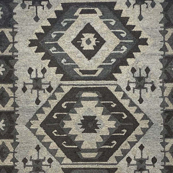 7' x 9' Gray and Ivory Classic Decorative Area Rug