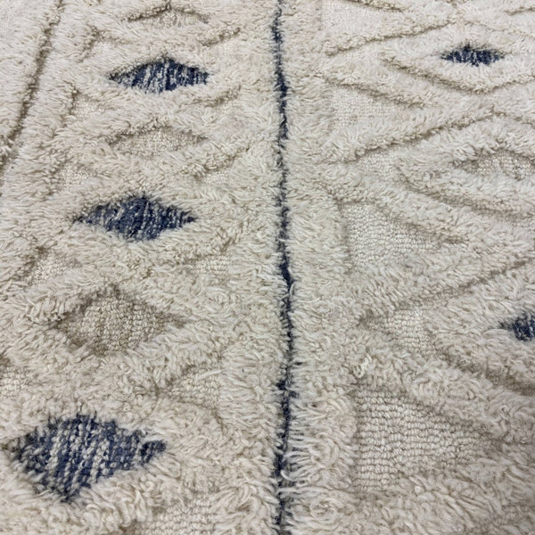 6' Round Cream and Blue Striped Diamonds Area Rug