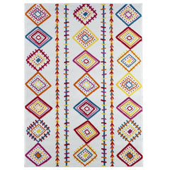 4' x 6' Red and White Diamonds Array Area Rug