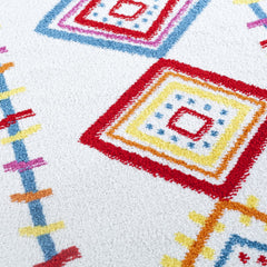 4' x 6' Red and White Diamonds Array Area Rug